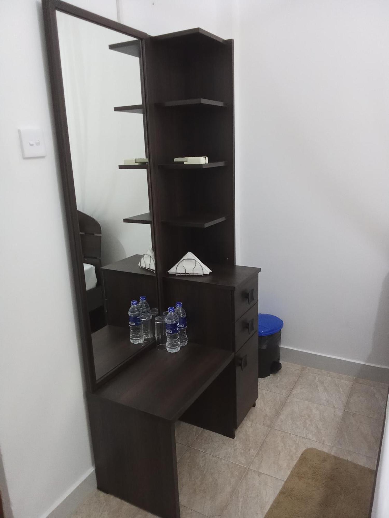 Kavee Transit Hotel Катунаяка Экстерьер фото