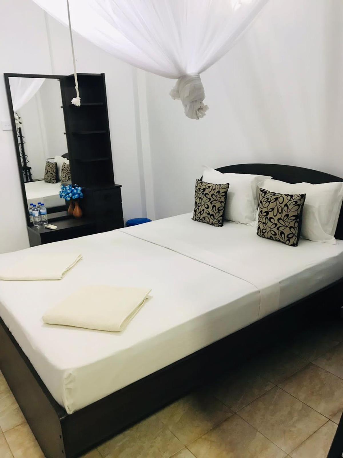 Kavee Transit Hotel Катунаяка Экстерьер фото